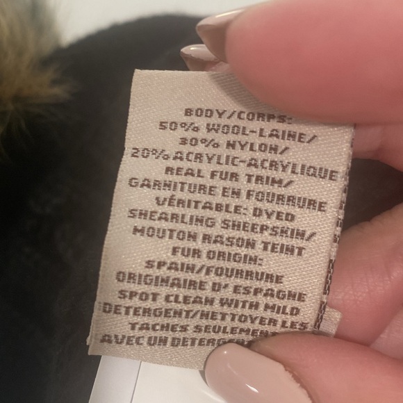 Wool UGG Beanie with Pom. NWOT - Picture 5 of 5